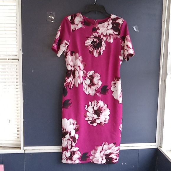 Chelsea Rose Dresses & Skirts - EUC Chelsea Rose flowered zip down back short sleeve size 6